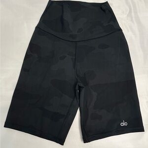 ALO Yoga Women's Dark Camo Bike Shorts